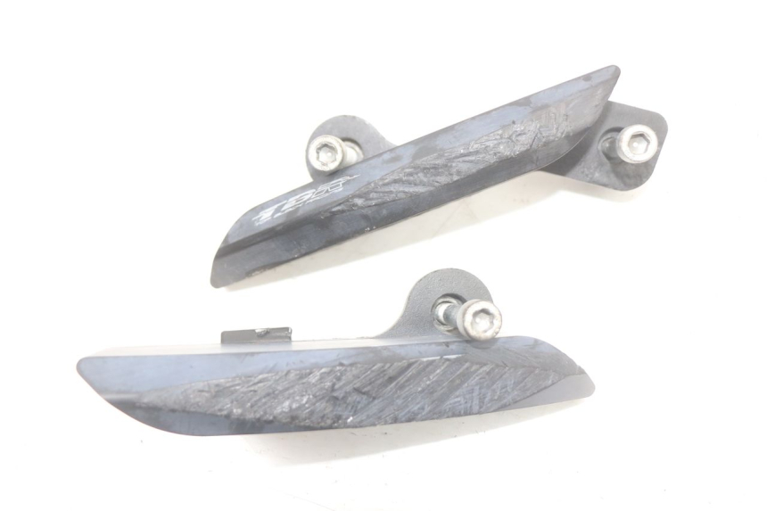 photo de PARATELAIO TAMPONI SUZUKI GSR 750 (2011 - 2017) - Dettaglio del componente