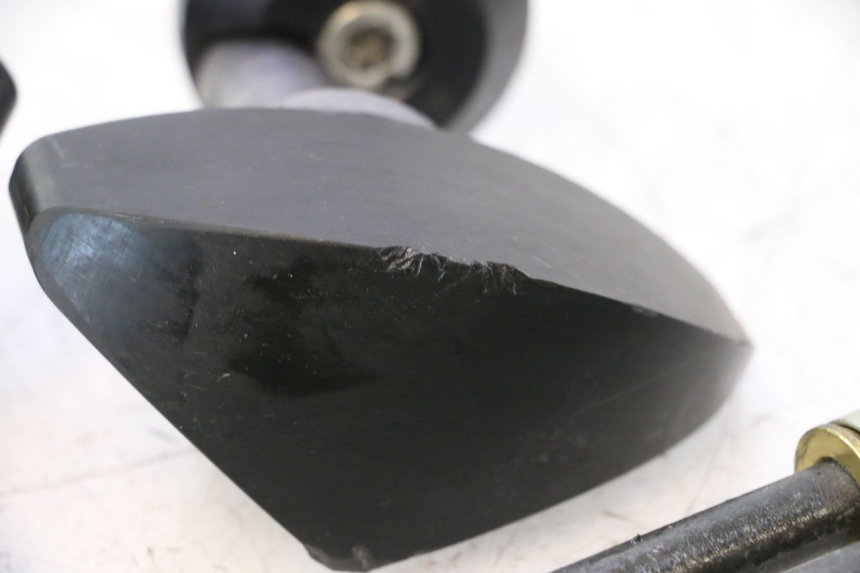 photo de PARATELAIO TAMPONI YAMAHA YZF R6 600 (2008 - 2009) - Zoom sullo stato d'uso
