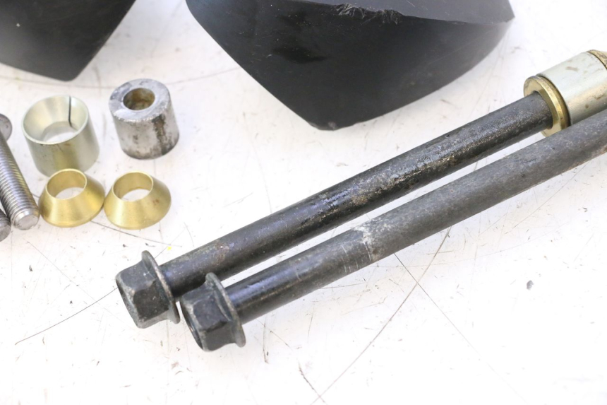 photo de PARATELAIO TAMPONI YAMAHA YZF R6 600 (2008 - 2009) - Dettagli dei punti di fissaggio