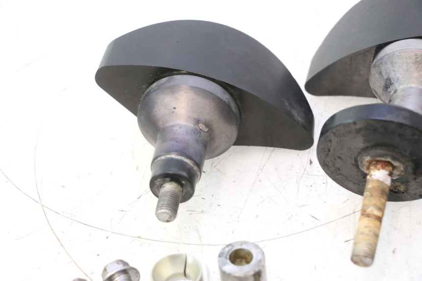 photo de PARATELAIO TAMPONI YAMAHA YZF R6 600 (2008 - 2009) - Marcature e riferimenti originali