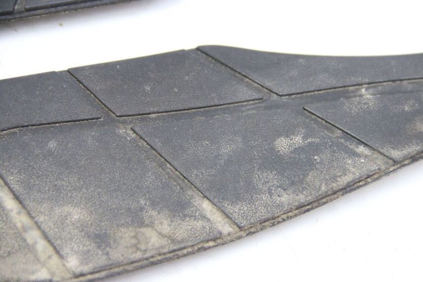 photo de TAPPETINO PEDANA APRILIA ATLANTIC 500 (2002 - 2003) - Altra vista dell'articolo