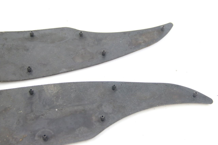 photo de TAPPETINO PEDANA APRILIA ATLANTIC 500 (2002 - 2003) - Dettagli dei punti di fissaggio