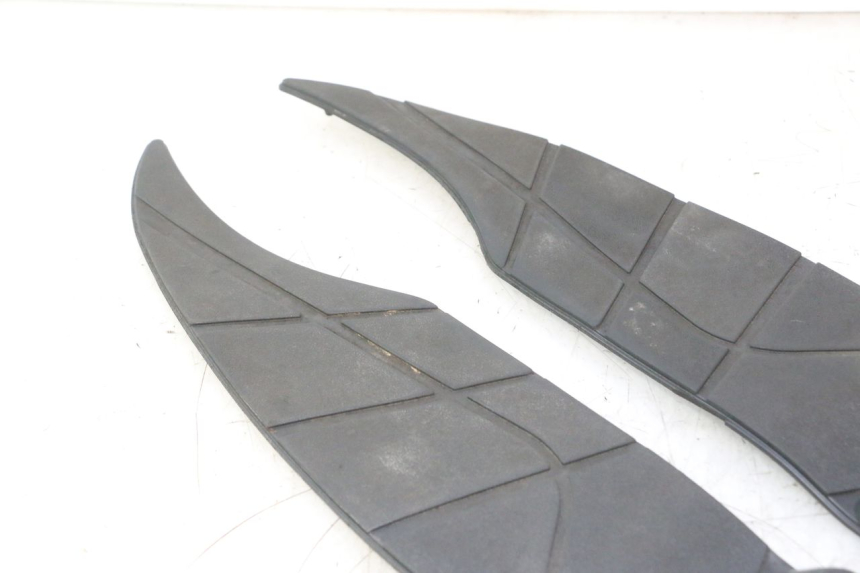 photo de CARENA PEDANA GOMME APRILIA ATLANTIC S 125 (2010 - 2013) - Zoom sullo stato d'uso