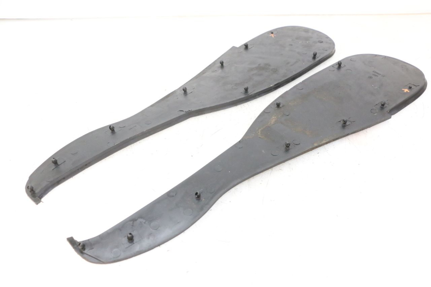 photo de Tappetino pedana BMW C1 125 (2000 - 2003) - Dettagli dei punti di fissaggio