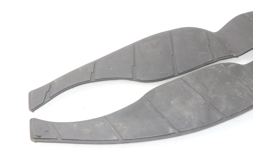 photo de TAPPETINO PEDANA SUZUKI BURGMAN 125 (2007 - 2014) - Zoom sullo stato d'uso