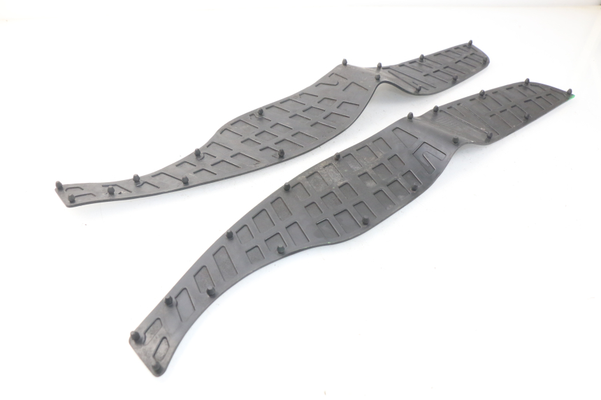 photo de TAPPETINO PEDANA SUZUKI BURGMAN 125 (2007 - 2014) - Altra angolazione