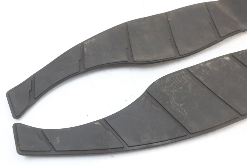 photo de TAPPETINO PEDANA SUZUKI BURGMAN 125 (2007 - 2014) - Dettaglio del componente