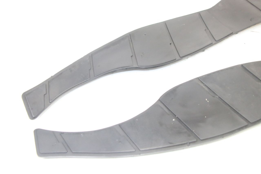 photo de CARENA PEDANA GOMME SUZUKI BURGMAN 125 (2015 - 2017) - Dettaglio del componente