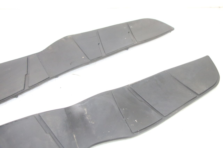 photo de CARENA PEDANA GOMME SUZUKI BURGMAN 125 (2015 - 2017) - Zoom sullo stato d'uso