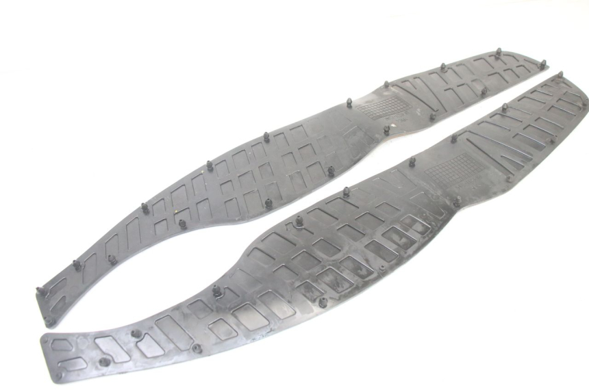 photo de CARENA PEDANA GOMME SUZUKI BURGMAN 125 (2015 - 2017) - Altra angolazione