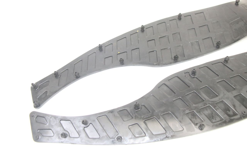 photo de CARENA PEDANA GOMME SUZUKI BURGMAN 125 (2015 - 2017) - Primo piano tecnico