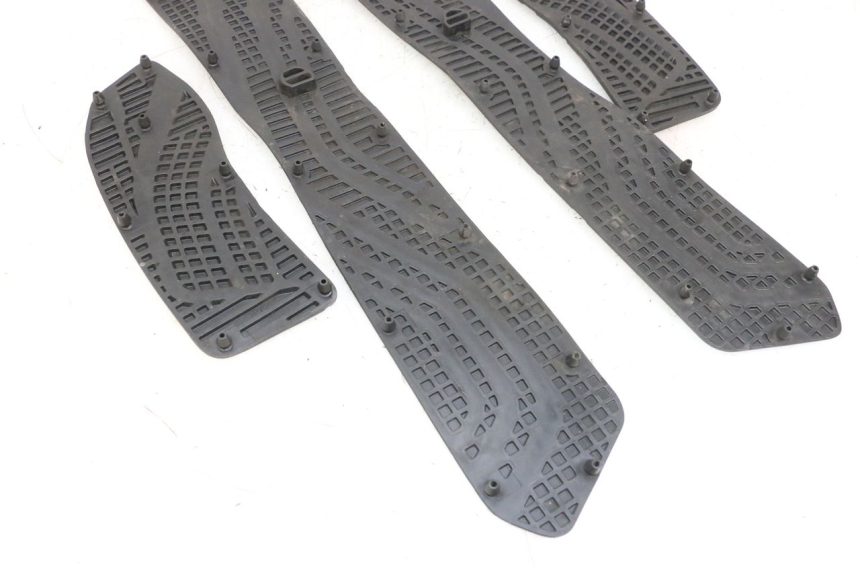 photo de CARENA PEDANA GOMME SUZUKI BURGMAN 650 (2013 - 2020) - Dettaglio del componente