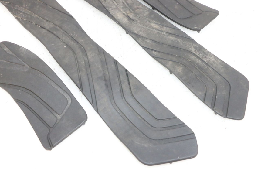 photo de CARENA PEDANA GOMME SUZUKI BURGMAN 650 (2013 - 2020) - Dettagli dei punti di fissaggio