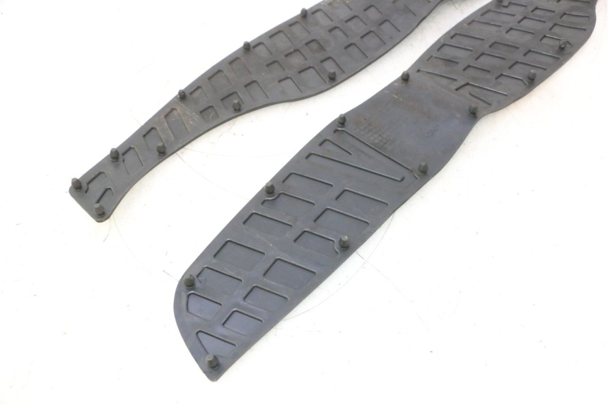 photo de TAPPETINO PEDANA SUZUKI BURGMAN 125 (2007 - 2014) - Dettaglio del componente