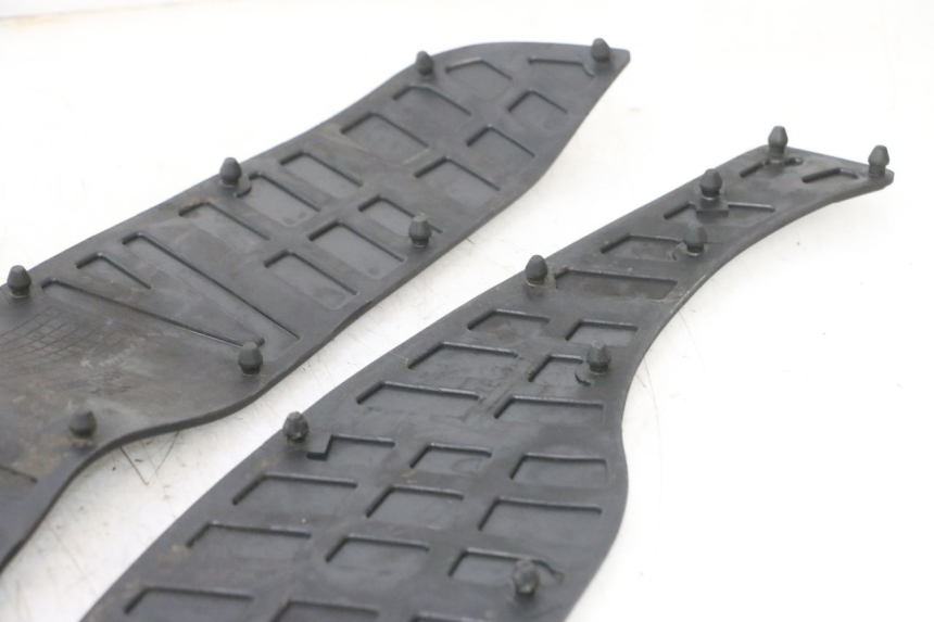 photo de TAPPETINO PEDANA SUZUKI BURGMAN 125 (2007 - 2014) - Altra angolazione