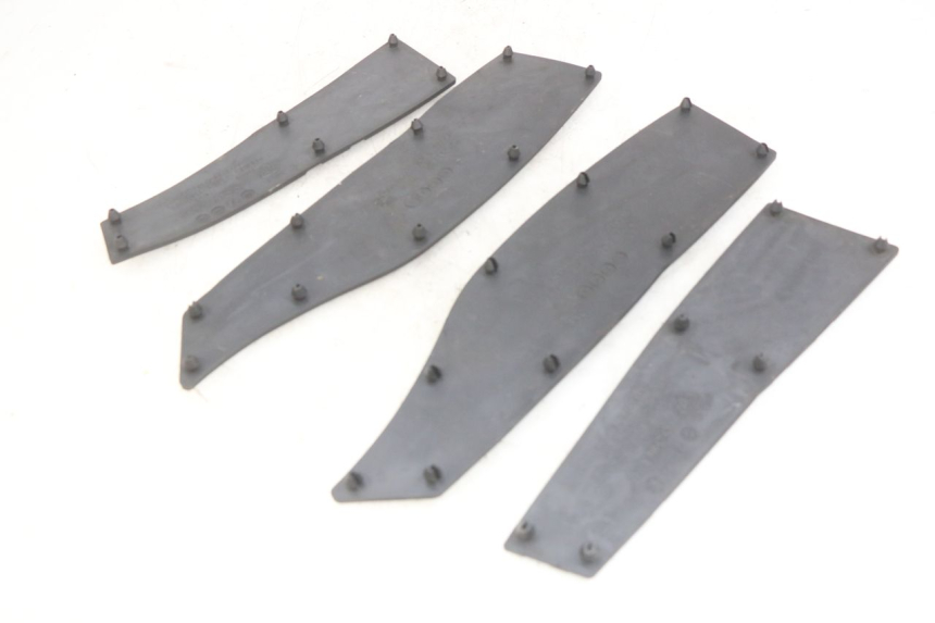 photo de TAPPETINO PEDANA KYMCO DOWNTOWN ABS 125 (2015 - 2017) - Dettaglio del componente