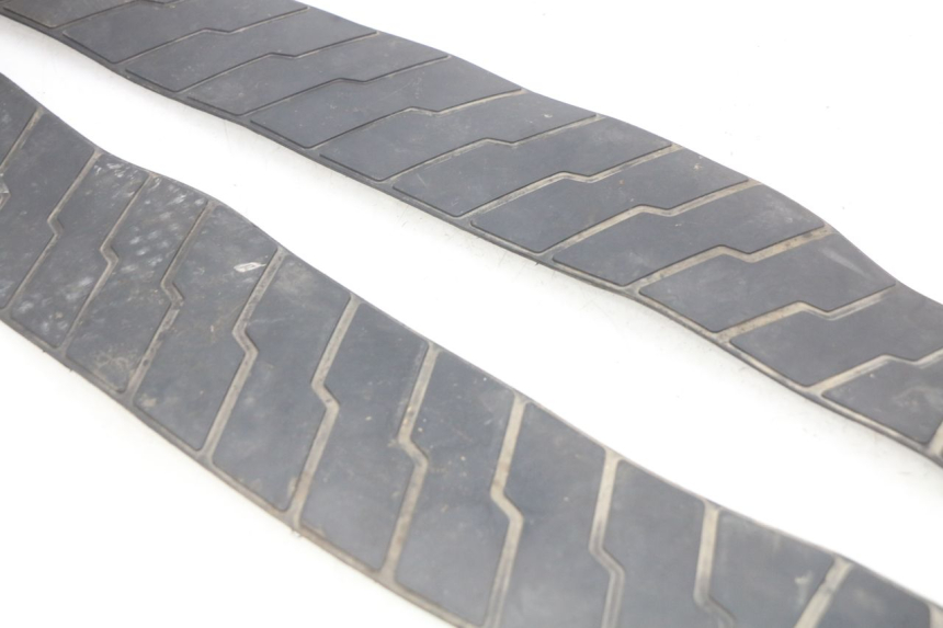 photo de TAPPETINO PEDANA HONDA FES PANTHEON 2T 125 (1998 - 2002) - Dettagli dei punti di fissaggio