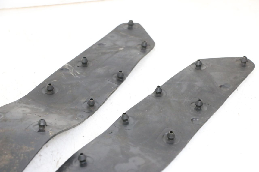 photo de CARENA PEDANA GOMME HONDA FORZA ABS 300 (2013 - 2017) - Zoom sullo stato d'uso