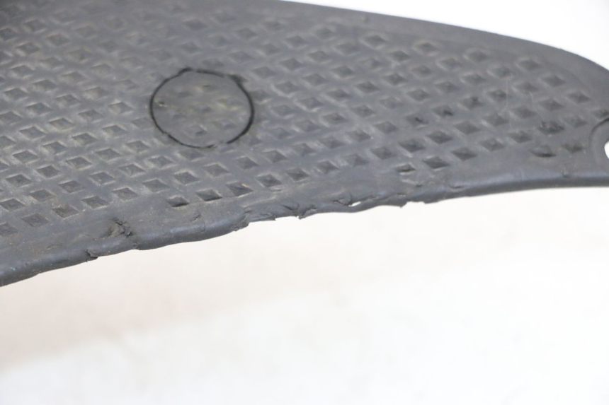 photo de CARENA PEDANA GOMME GILERA NEXUS 300 (2008 - 2013) - Zoom sullo stato d'uso