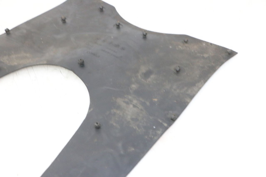 photo de Tappetino pedana KYMCO GRAND DINK 125 (2002 - 2007) - Dettagli dei punti di fissaggio