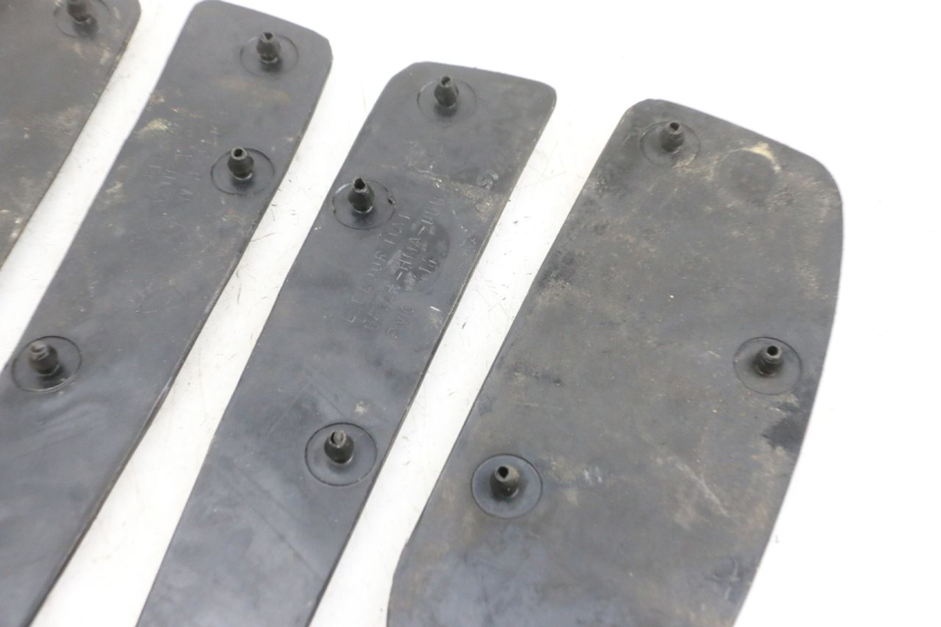 photo de CARENA PEDANA GOMME SYM GTS EVO 125 (2009 - 2013) - Dettaglio del componente