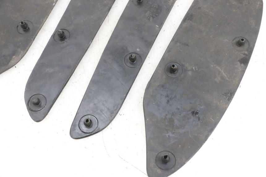 photo de CARENA PEDANA GOMME SYM GTS EVO 125 (2009 - 2013) - Zoom sullo stato d'uso