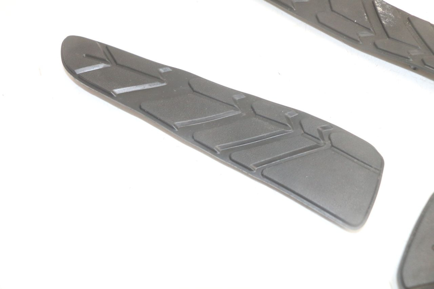photo de CARENA PEDANA GOMME SYM GTS EVO 125 (2009 - 2013) - Dettaglio del componente