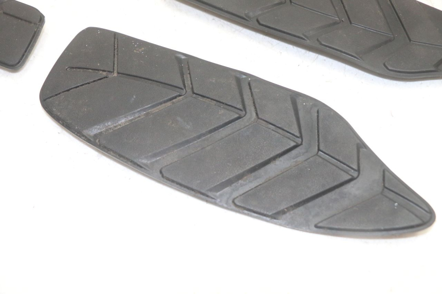photo de CARENA PEDANA GOMME SYM GTS EVO 125 (2009 - 2013) - Primo piano tecnico