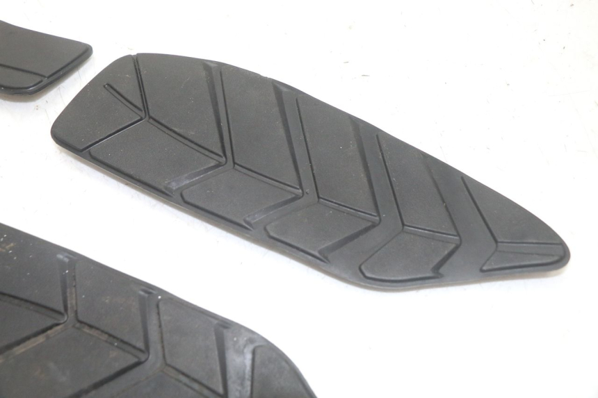 photo de CARENA PEDANA GOMME SYM GTS EVO 125 (2009 - 2013) - Vista d'insieme del prodotto