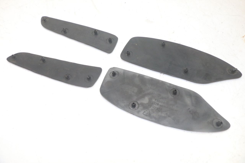 photo de CARENA PEDANA GOMME SYM GTS EVO 125 (2009 - 2013) - Dettagli dei punti di fissaggio