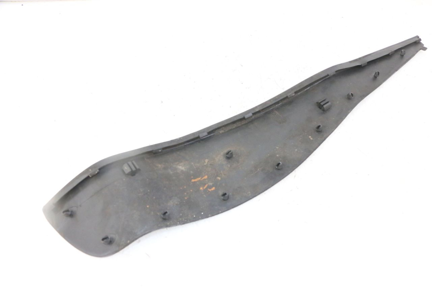 photo de CARENA PEDANA GOMME PIAGGIO IE MP3 YOURBAN 300 (2011 - 2016) - Dettaglio del componente