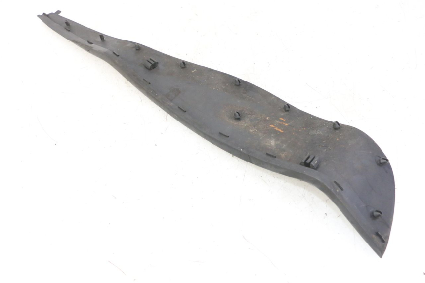 photo de CARENA PEDANA GOMME PIAGGIO IE MP3 YOURBAN 300 (2011 - 2016) - Zoom sullo stato d'uso