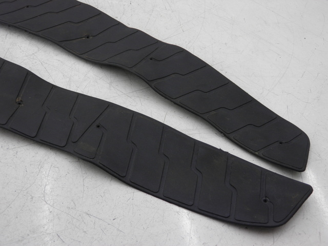 photo de Tappetino pedana JM MOTOR S-MAX 125 (2010 - 2014) - Dettagli dei punti di fissaggio