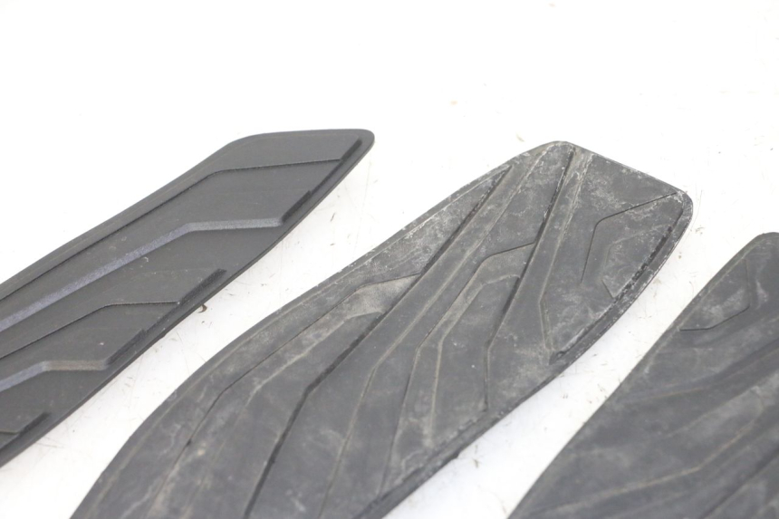 photo de CARENA PEDANA GOMME SYM JOYMAX 125 (2010 - 2017) - Altra angolazione