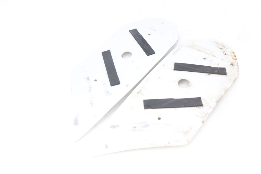 photo de TAPPETINO PEDANA PEUGEOT KISBEE 2T 50 (2010 - 2017) - Dettaglio del componente