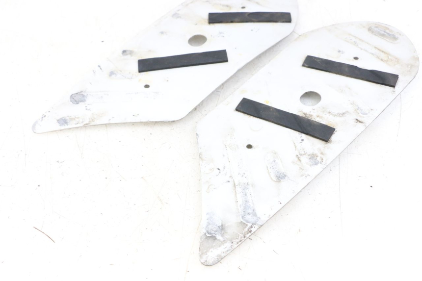 photo de CARENA PEDANA GOMME PEUGEOT KISBEE 2T 50 (2018 - 2022) - Dettaglio del componente