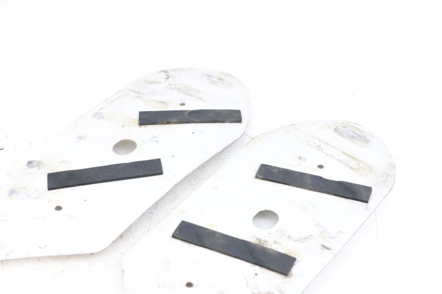 photo de CARENA PEDANA GOMME PEUGEOT KISBEE 2T 50 (2018 - 2022) - Zoom sullo stato d'uso