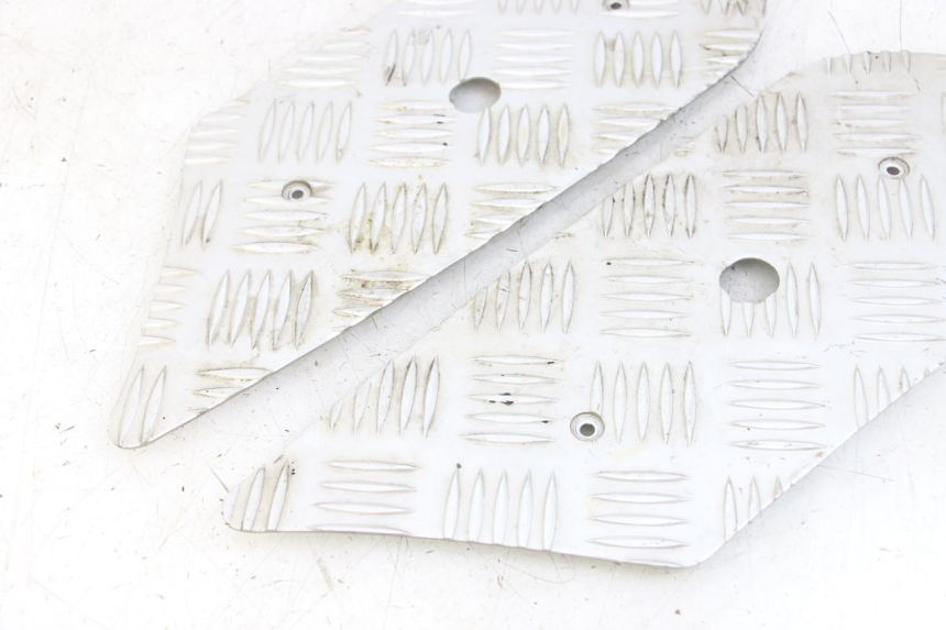 photo de TAPPETINO PEDANA PEUGEOT KISBEE 4T 50 (2018 - 2022) - Zoom sullo stato d'uso