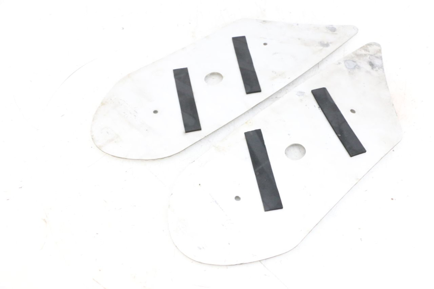 photo de TAPPETINO PEDANA PEUGEOT KISBEE 4T 50 (2018 - 2022) - Altra angolazione