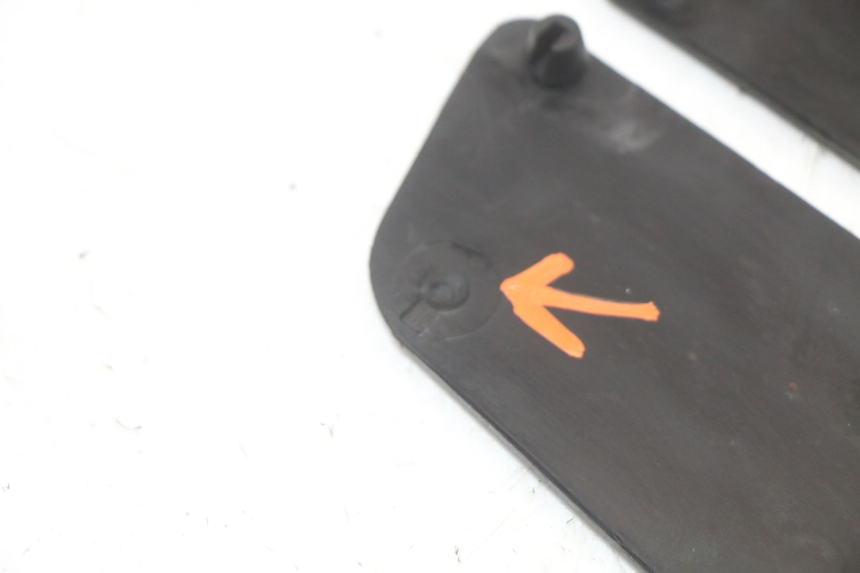 photo de TAPPETINO PEDANA KYMCO X-TOWN XTOWN 125 (2016 - 2021) - Stato della superficie e materiale