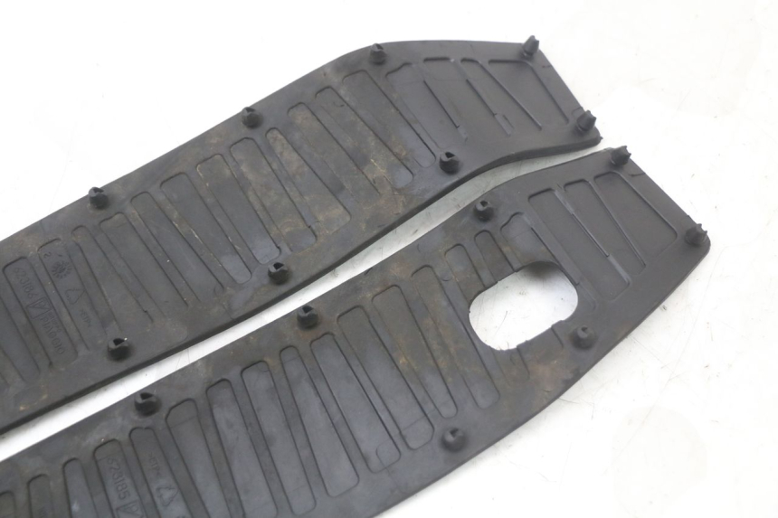 photo de CARENA PEDANA GOMME PIAGGIO MP3 HPE 350 (2018 - 2020) - Caratteristiche distintive