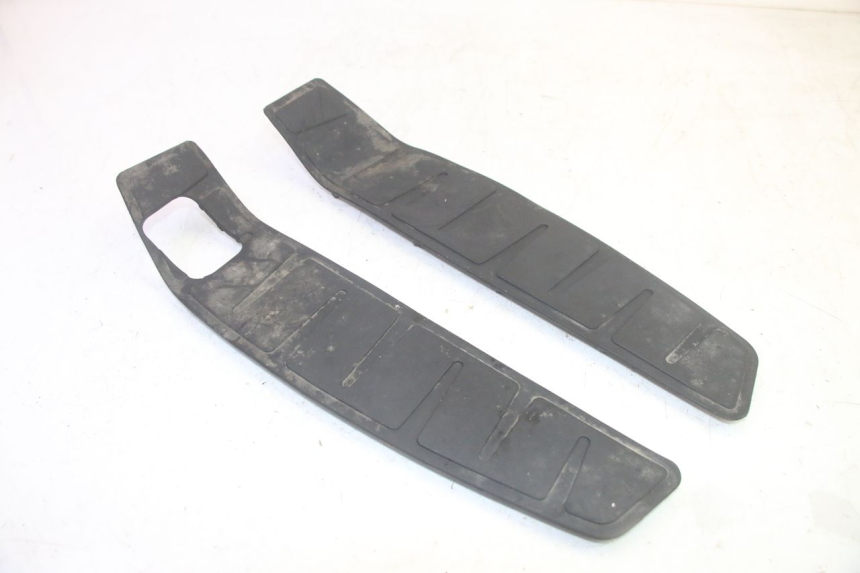 photo de CARENA PEDANA GOMME PIAGGIO MP3 HPE 350 (2018 - 2020) - Dettaglio del componente