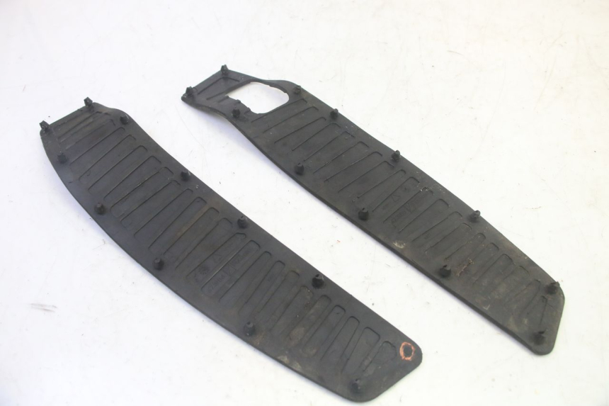 photo de CARENA PEDANA GOMME PIAGGIO MP3 HPE 350 (2018 - 2020) - Vista d'insieme del prodotto