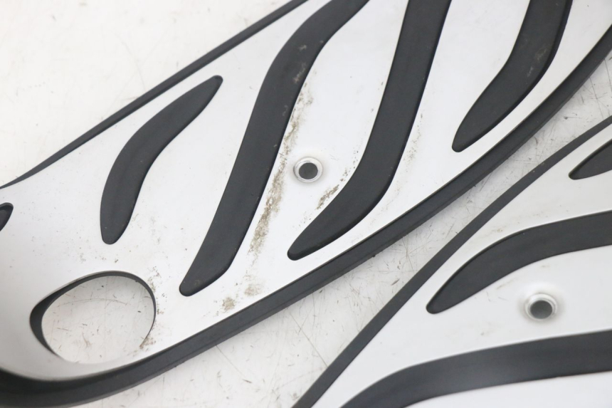 photo de CARENA PEDANA GOMME PIAGGIO MP3 HPE 300 (2019 - 2026) - Altra vista dell'articolo