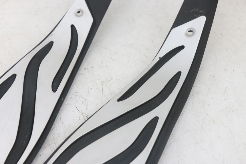 photo de CARENA PEDANA GOMME PIAGGIO MP3 HPE 300 (2019 - 2026) - Caratteristiche distintive