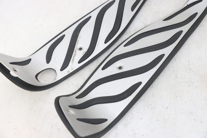 photo de CARENA PEDANA GOMME PIAGGIO MP3 HPE 300 (2019 - 2026) - Marcature e riferimenti originali