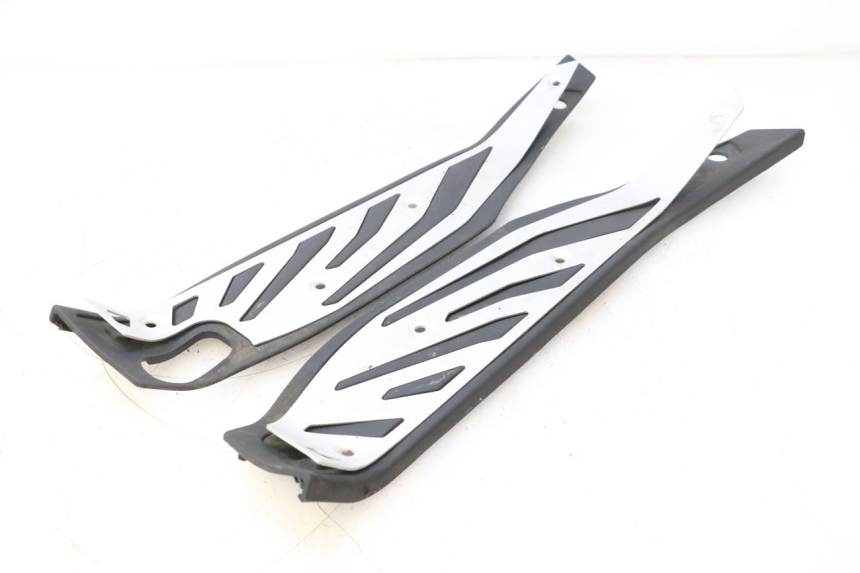 photo de CARENA PEDANA GOMME PIAGGIO MP3 HPE 530 (2022 - 2026) - Caratteristiche distintive