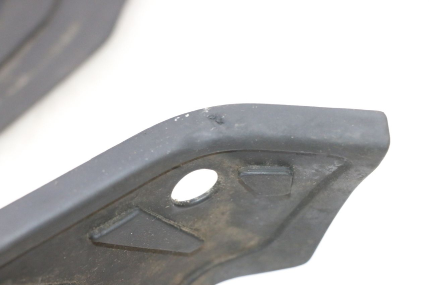 photo de CARENA PEDANA GOMME PIAGGIO MP3 HPE 530 (2022 - 2026) - Dettagli dei punti di fissaggio