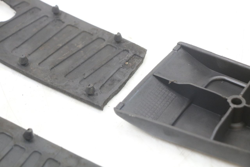 photo de TAPPETINO PEDANA PIAGGIO MP3 LT 400 (2007 - 2012) - Dettaglio del componente