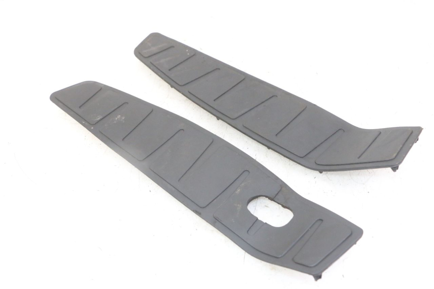 photo de CARENA PEDANA GOMME PIAGGIO MP3 LT 300 (2010 - 2016) - Zoom sullo stato d'uso